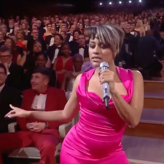 03a55d2d8d3366844ce72701ecf2f11297-ariana-debose-bafta.rsquare.w330.jpg