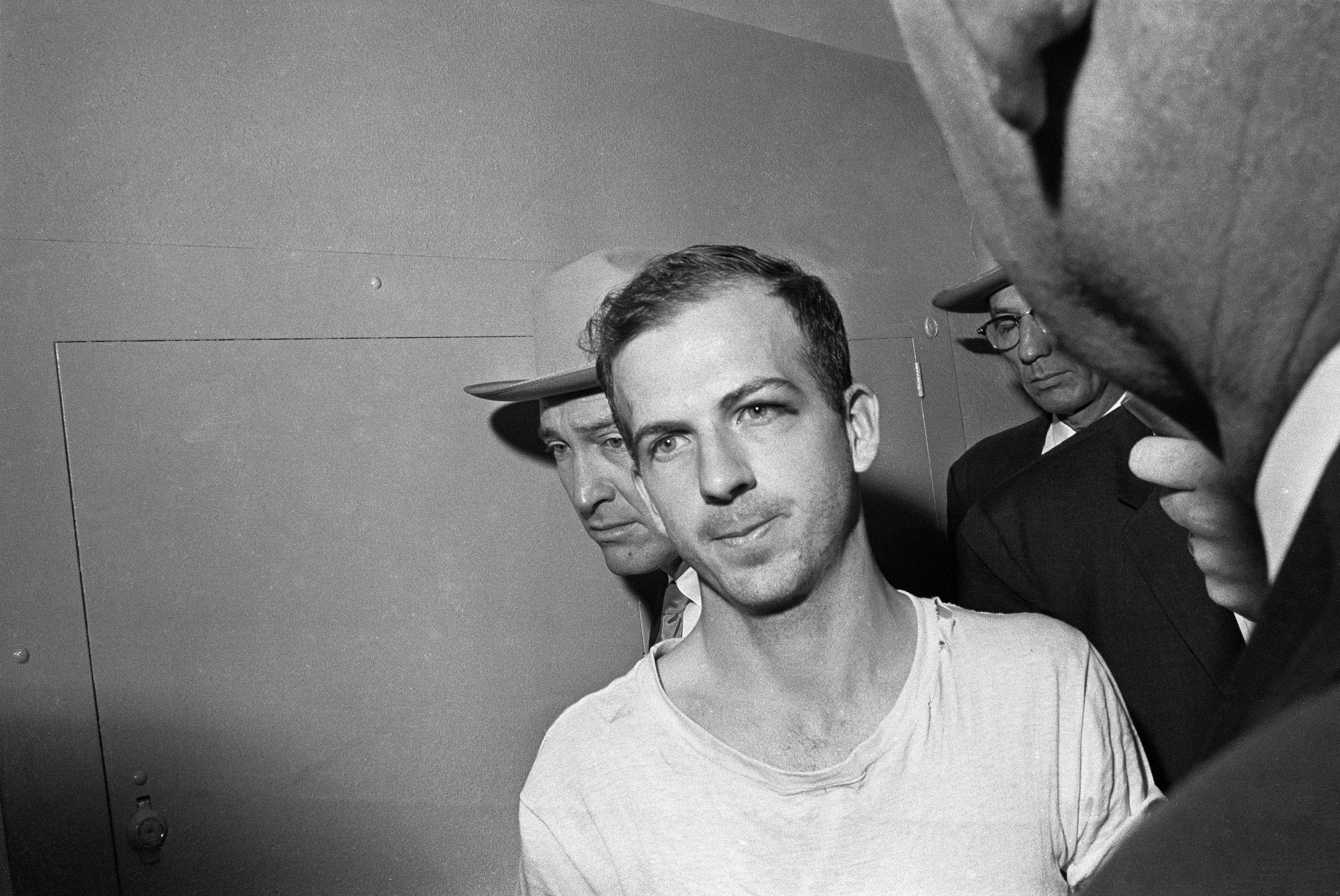 171024-lee-harvey-oswald-rd-1246a.jpg