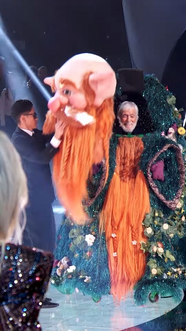 1_Dick-Van-Dyke-on-the-masked-Singer.jpg