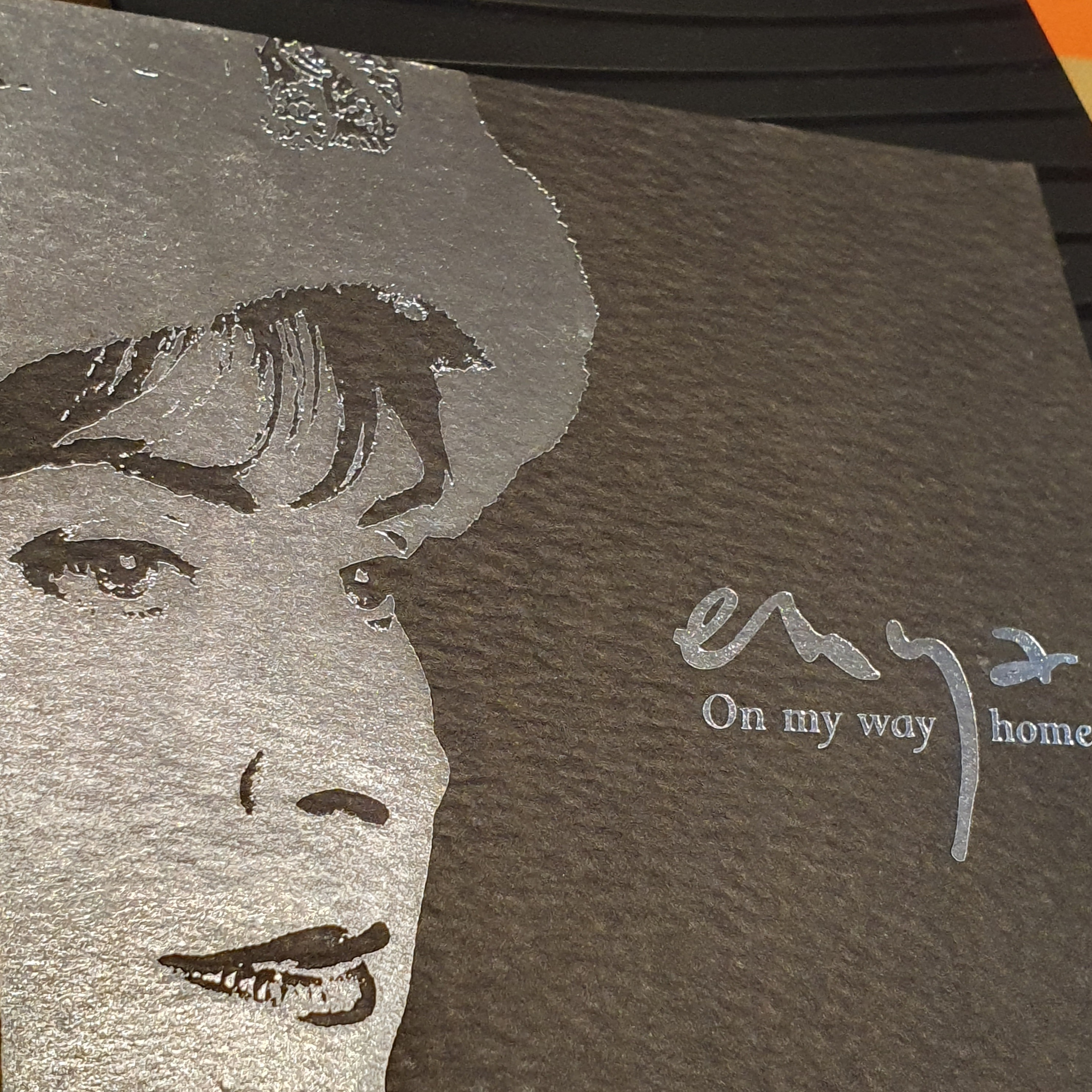 ♡ (it's a shiny silver print)