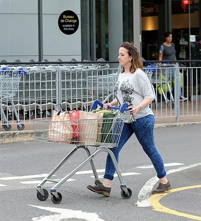 40556fd4-71d4-4163-8f35-db120f6cda52-150814_celebs_shopping_wenn21521074.jpg