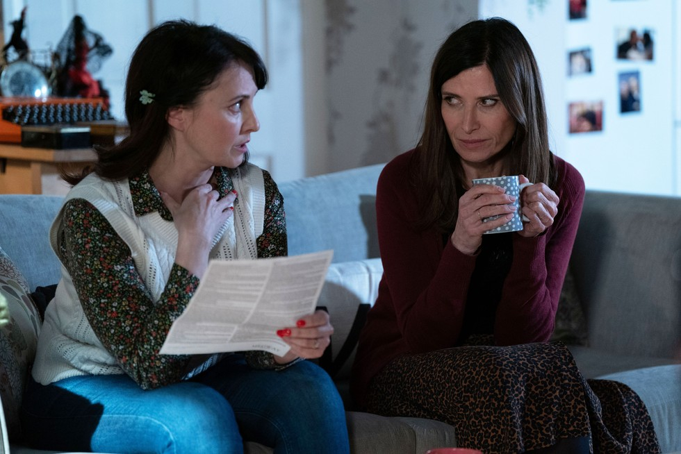 Honey Mitchell (Emma Barton) and Bea Pollard (Ronni Ancona) Eastenders
