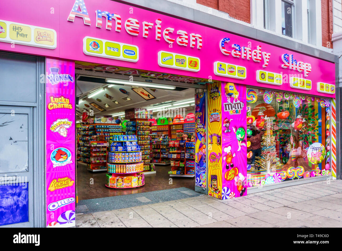 american-candy-shop-in-oxford-street-sells-american-sweets-not-usually-easily-available-in-the...jpg
