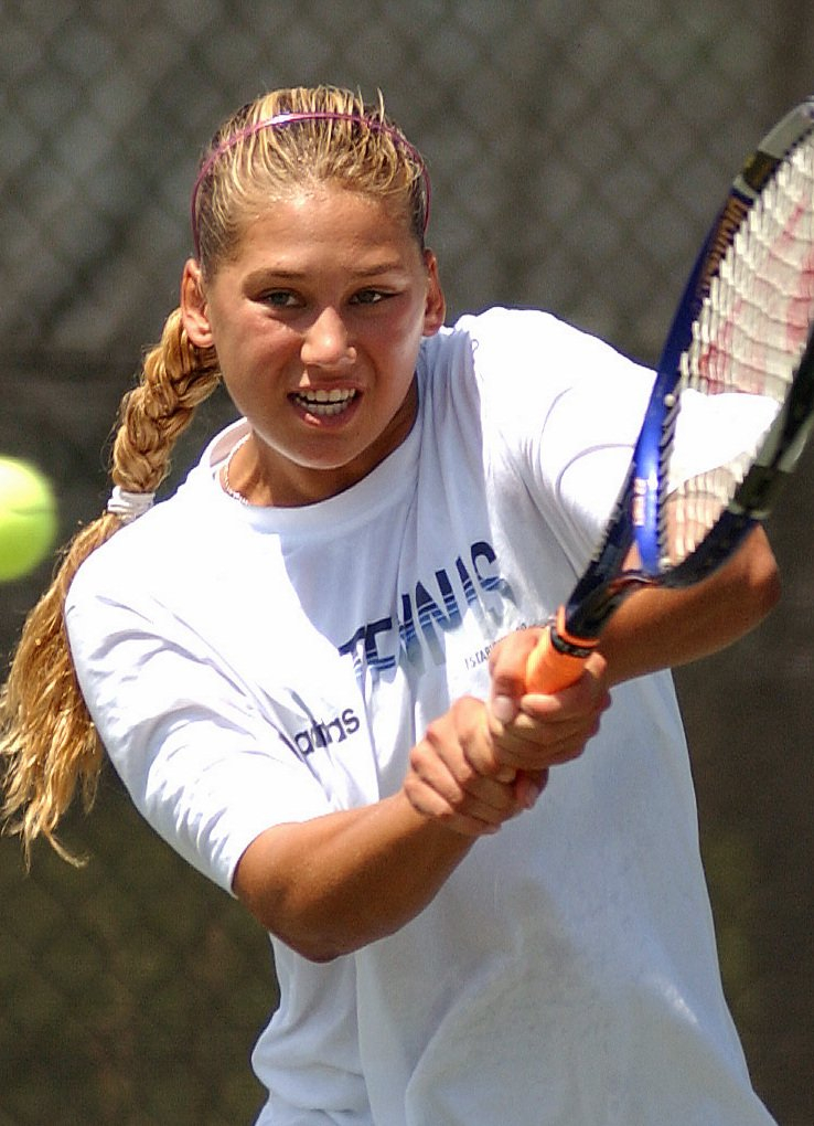 Anna_Kournikova_DF-SD-04-04709_(cropped).jpg