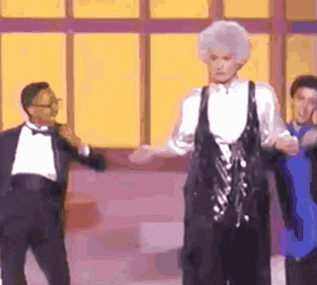 bea-arthur-dancing.gif