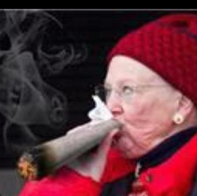 Danish+queen+smoking+a+blunt+_73d10a1dfcee2499a5e0a852a72f037d.jpg