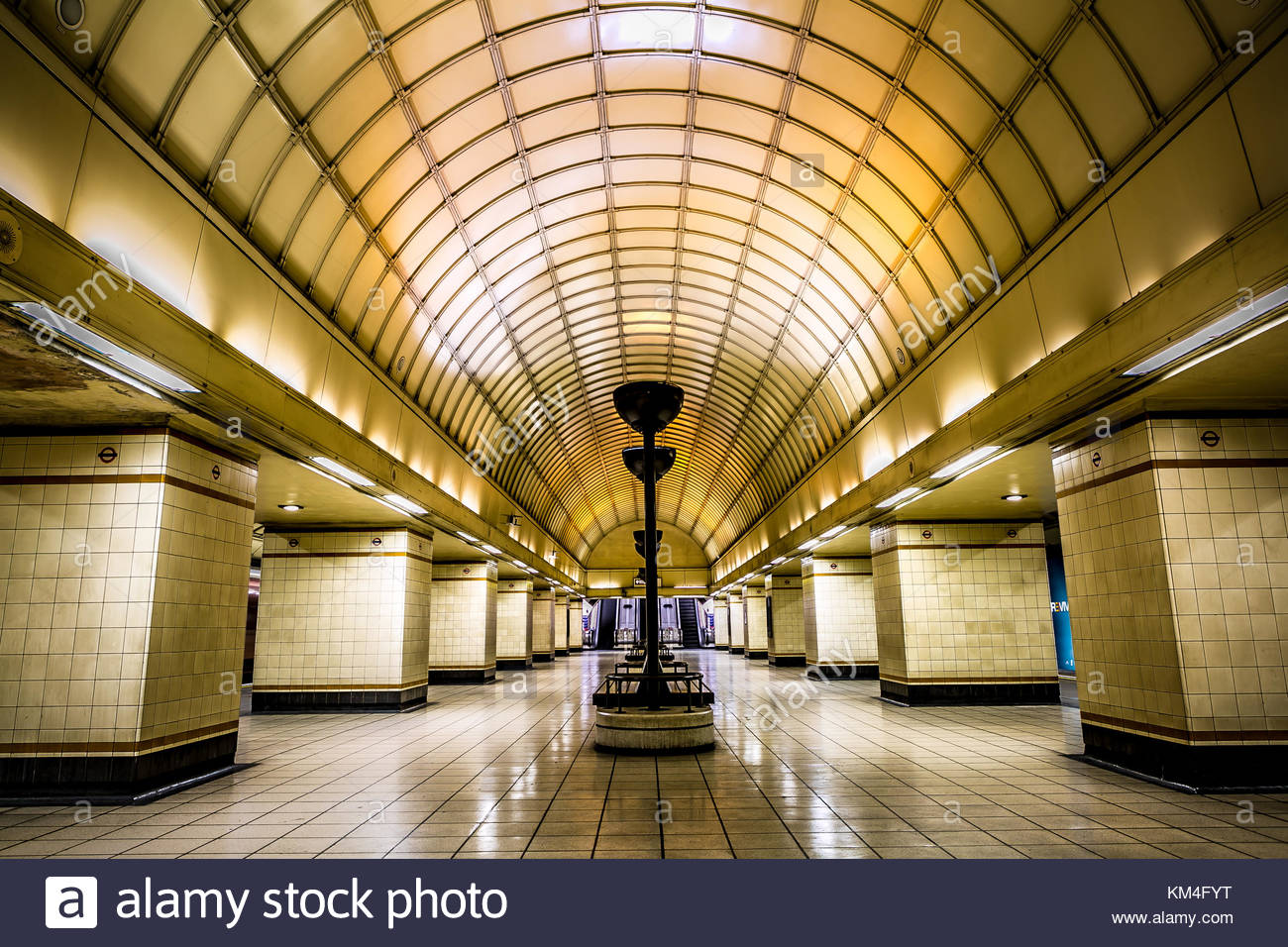 gants-hill-tube-station-KM4FYT.jpg