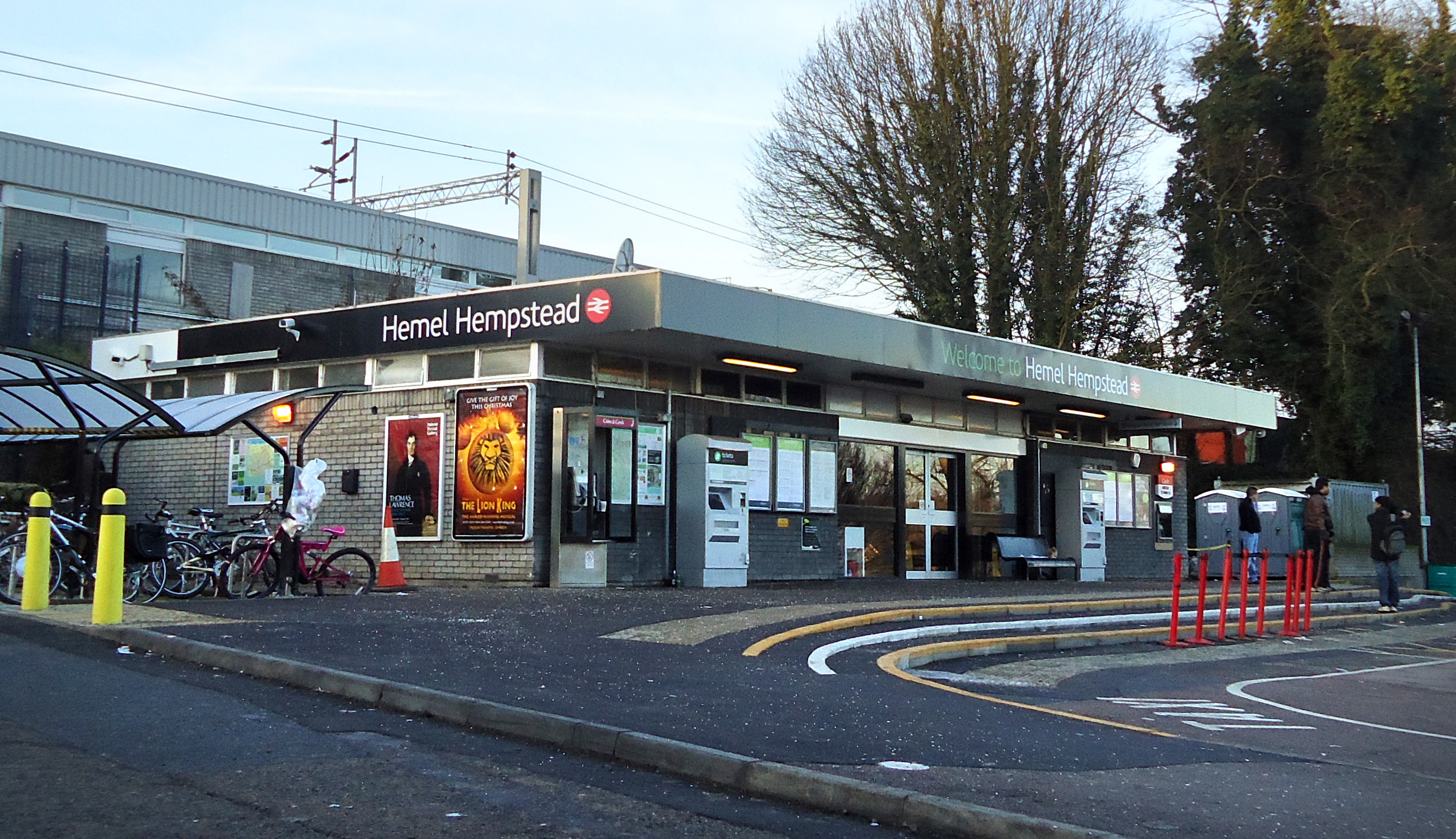 Hemel_Hempstead_railway_station_(geograph_2216544).jpg