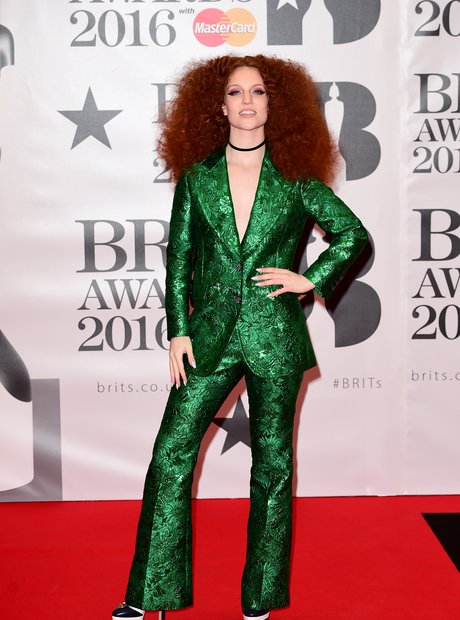 jess-glynn-red-carpet-arrival-brit-awards-2016-1456335840-view-2.jpg