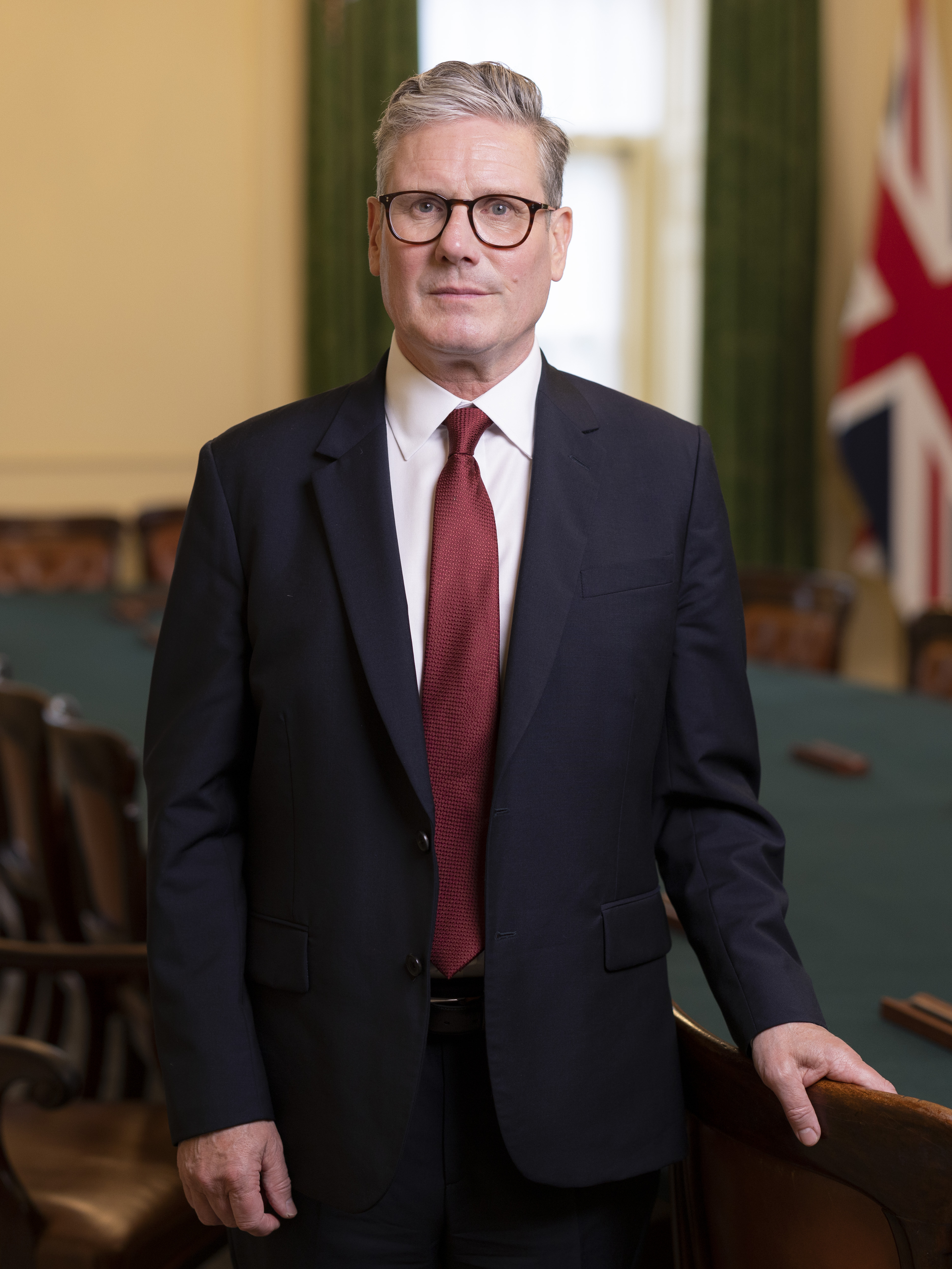 Prime_Minister_Sir_Keir_Starmer_Official_Portrait_(cropped_2).jpg