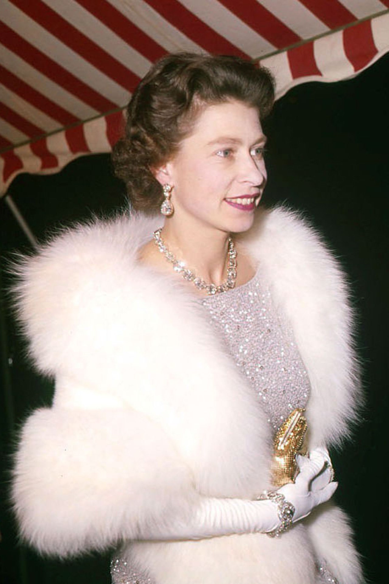 QueenElizabeth-020-vogueint-10apr19-Rex.jpg