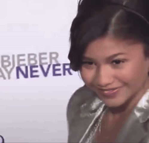 zendaya-zendaya-laughing.gif