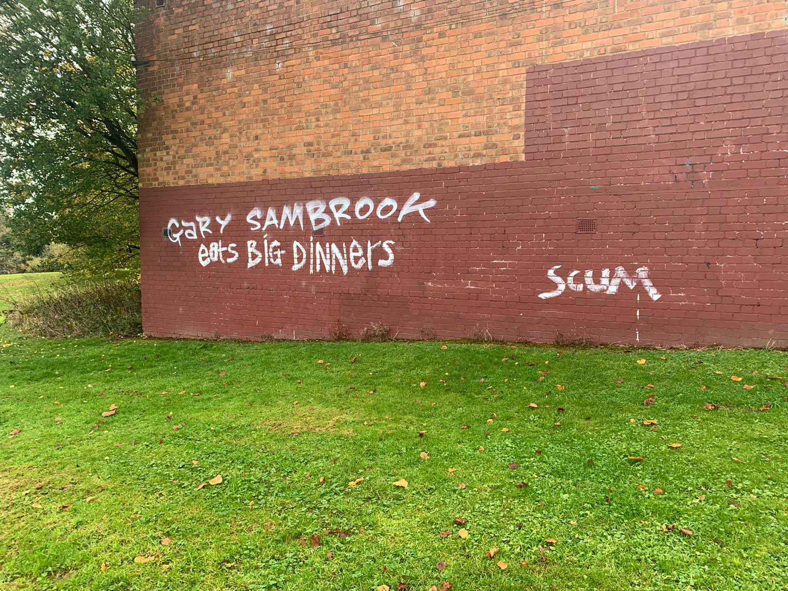 ElQUILBWoAEjsV_.jpg:large