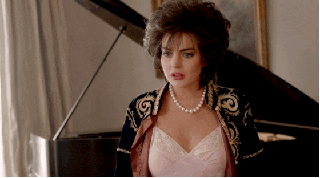 fainting-lindsay-lohan-pdjf0uv0t2bdv8e3.gif