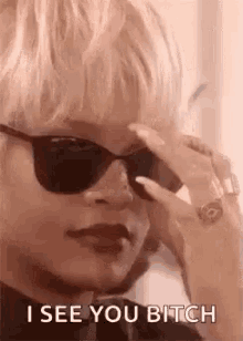 rihanna-sunglasses.gif