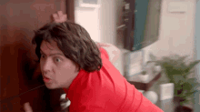 chismoso-enchufe-tv.gif