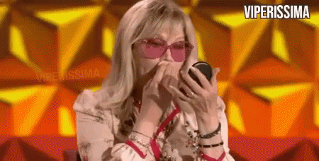 viperissima-amanda-lear-scherziaparte.gif