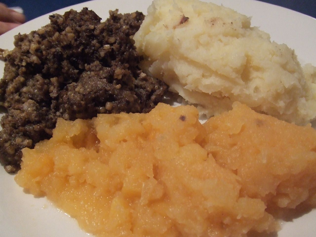 Haggis_neeps_and_tatties.jpg