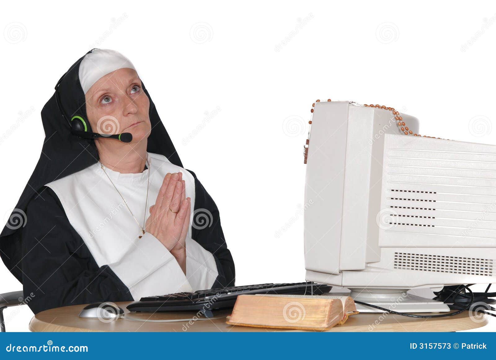 nun-computer-3157573.jpg