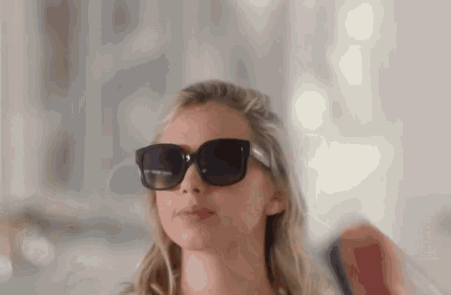 hair-shake-sassy.gif