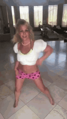 britney-twirling.gif