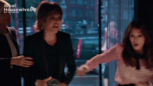 lisa-rinna-rhobh-wine-smash-lisa-rinna.gif