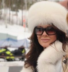 1cbd6ae29b0004cd18a4548a9e451a6d--lisa-vanderpump-fur-hats.jpg