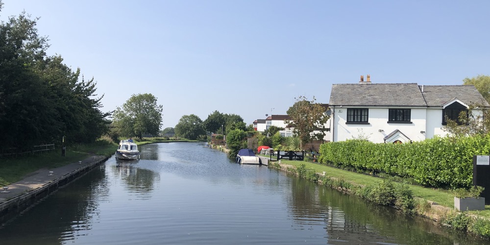 747-leeds-liverpool-canal.jpg