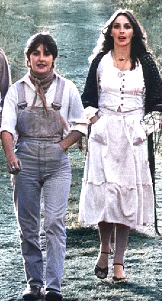 Enya and Moya, 1980 f̶a̶v̶o̶u̶r̶i̶t̶e̶ ̶d̶y̶k̶e̶ ̶a̶n̶d̶ ̶c̶o̶k̶e̶h̶e̶a̶d̶ ̶o̶f̶ ̶t̶h̶e̶ ̶8̶0̶s̶