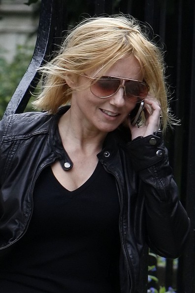 Geri+Halliwell+Geri+Halliwell+Talks+Phone+IG4c2rFVCQXl.jpg