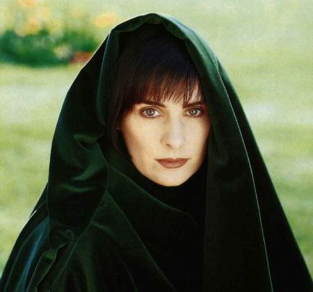 enya-450x420.jpg