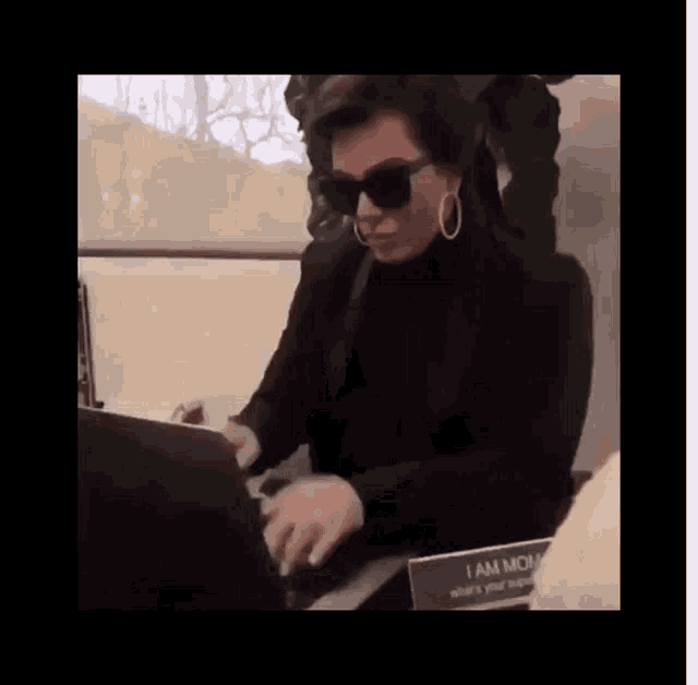 kris-jenner-keyboard.gif