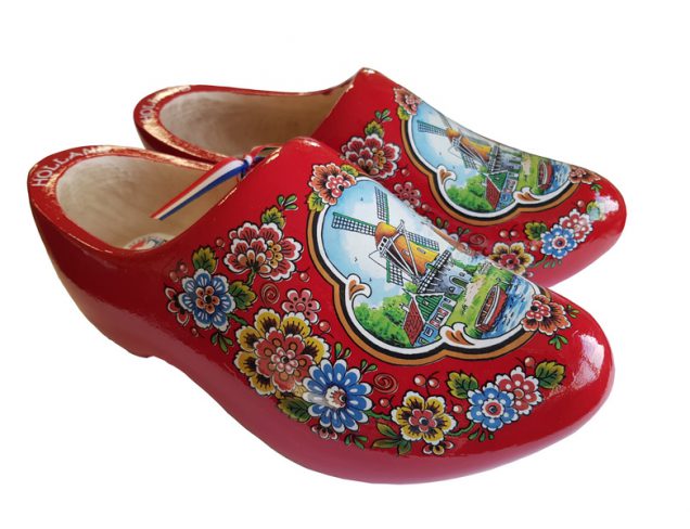 Red-Flower-wooden-shoes-636x488.jpg