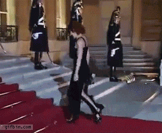 1305798637_high_heels_stair_climbing_fail.gif