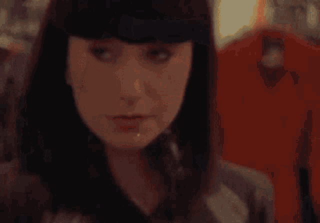 tori-amos-police-me.gif