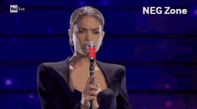 elodie-sanremo.gif