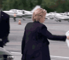 hillary-clinton-plane.gif